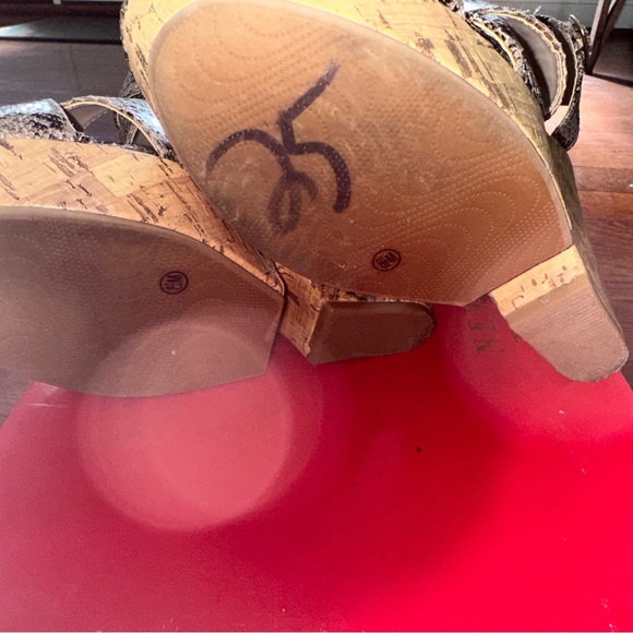 Chinese Laundry snake skin wedge heels - Picture 8 of 12